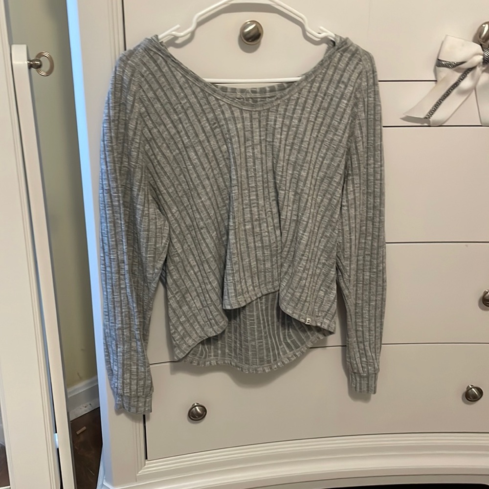 Rip Curl hooded, cropped shirt size medium